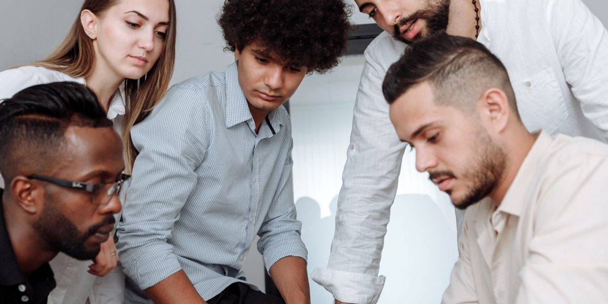 A team collaborating in an integrated environment, fostering innovation and problem-solving.